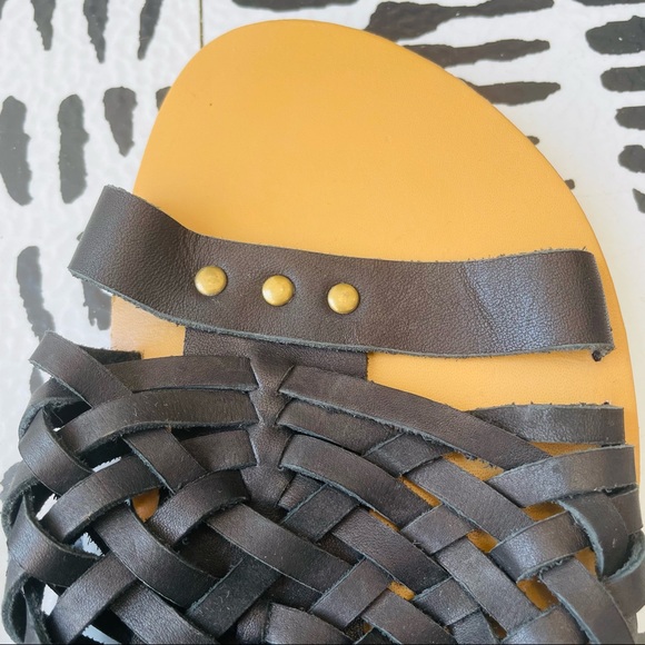 NYLA genuine black leather gladiator type sandal with buckle size 10 - Picture 3 of 7